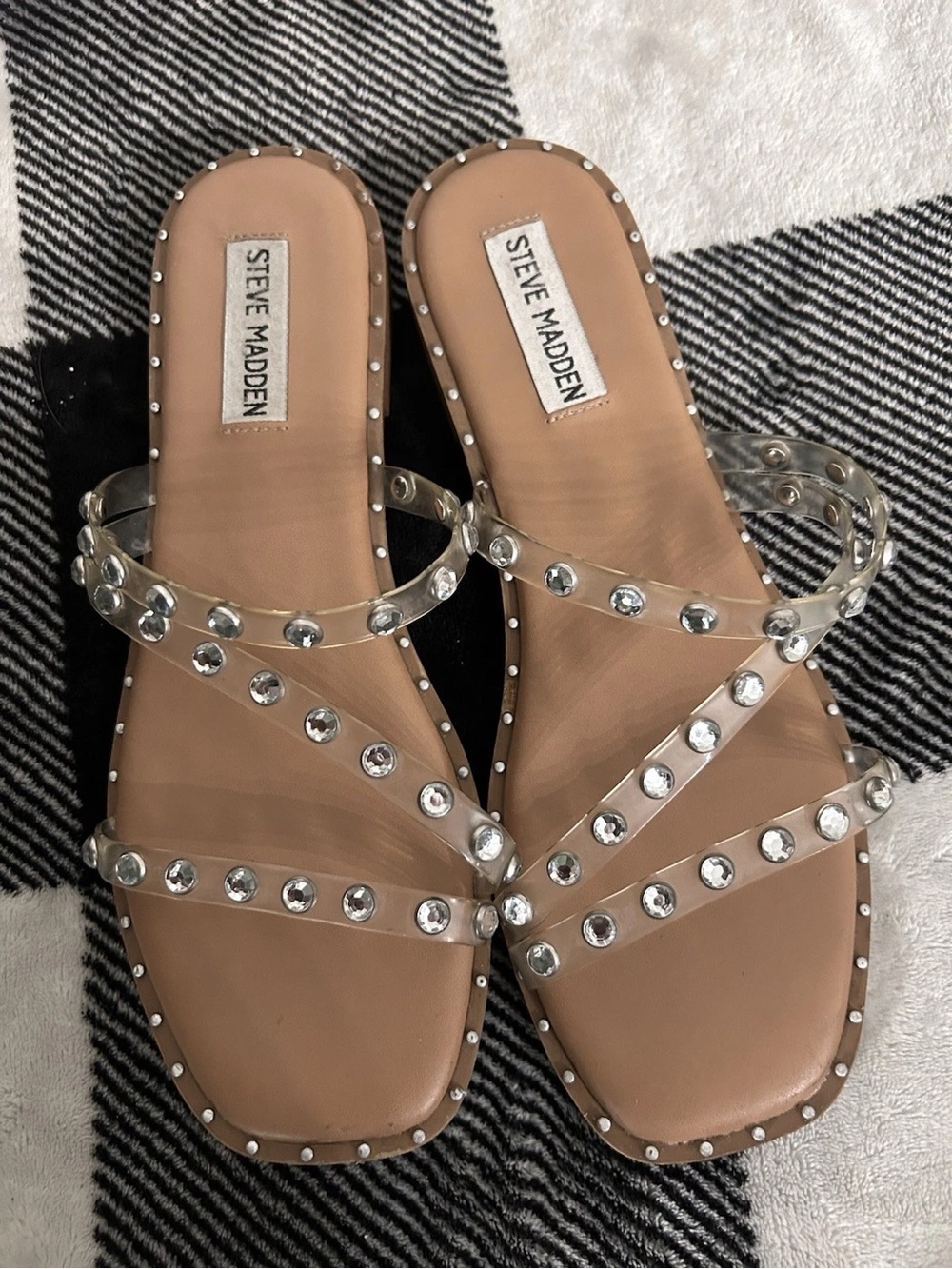Steve Madden Nude Tan Footbed Clear Strappy Sandals with Crystal Studs - Picture 2 of 3